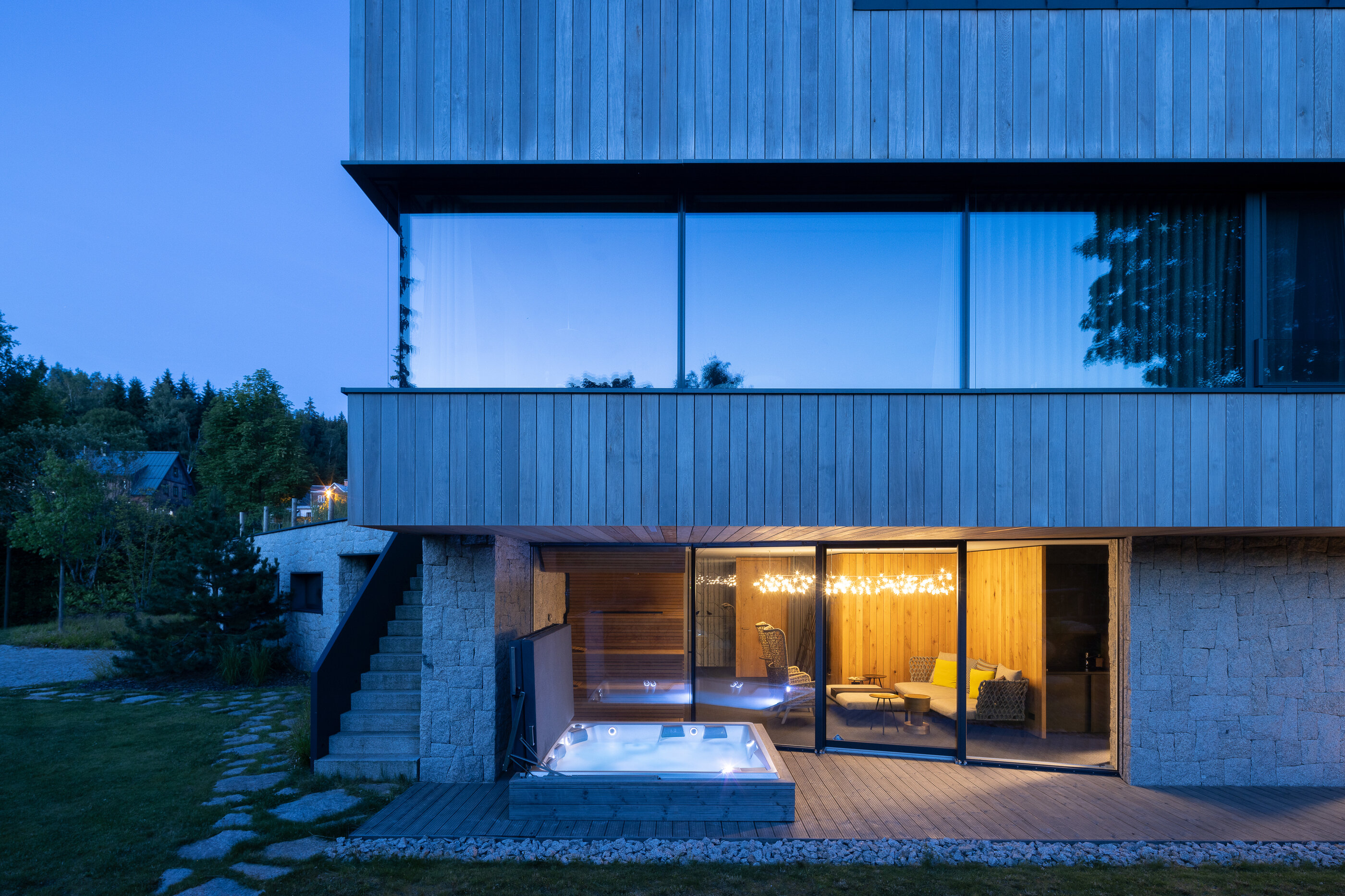 Luxusní wellness s USSPA vířivkou Columba iN pro 7 lidí a privátní saunou