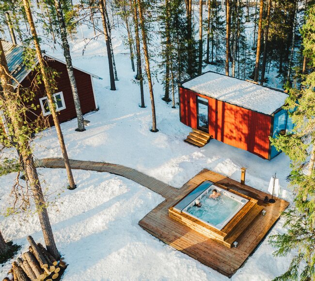 USSPA vířivka Lounge iN pro 7 lidí uprostřed zimní krajiny