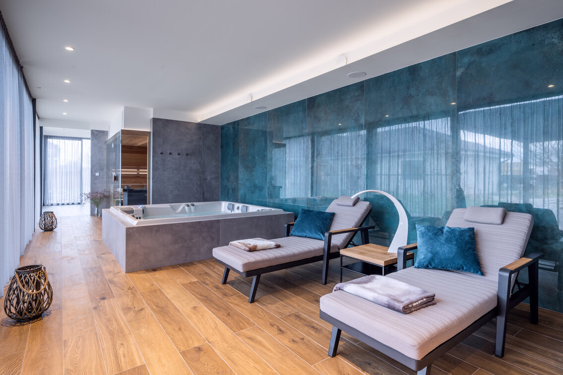  Luxusní vnitřní wellness s vířivkou USSPA Columba iN a saunou