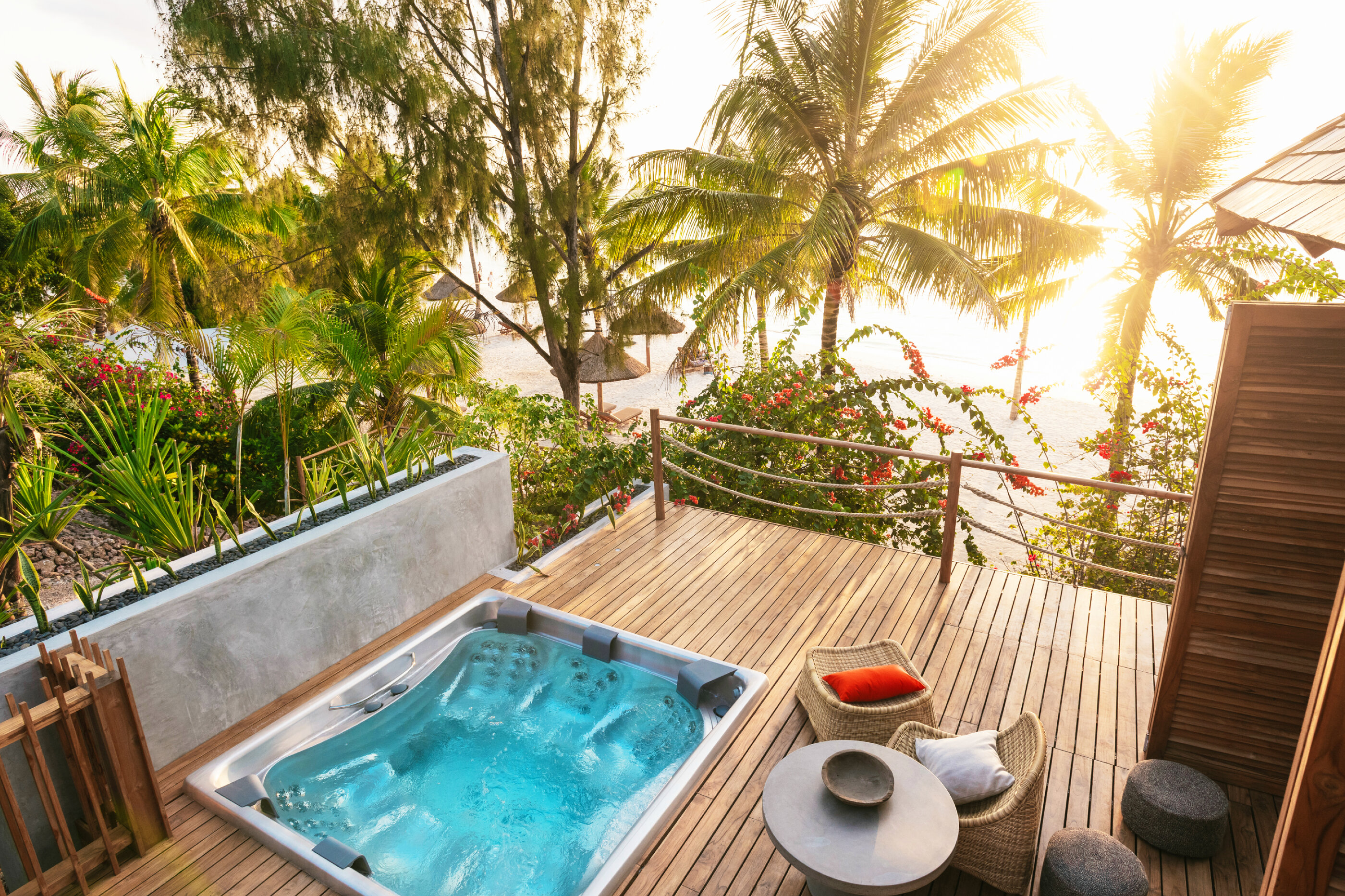 Luxusní profesionální vířivka Master pro 6 osob instalovaná na Zanzibare