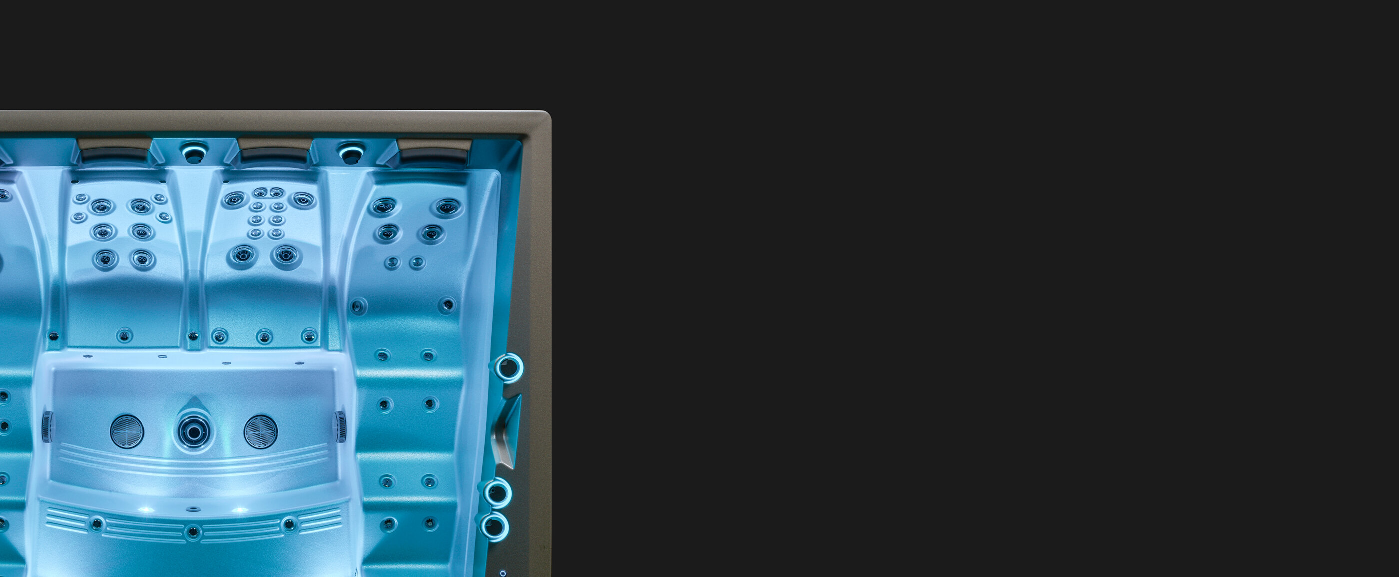 Vybírejte, kombinujte materiály a barvy s výbavou a sestavte si vířivku dle svého vkusu